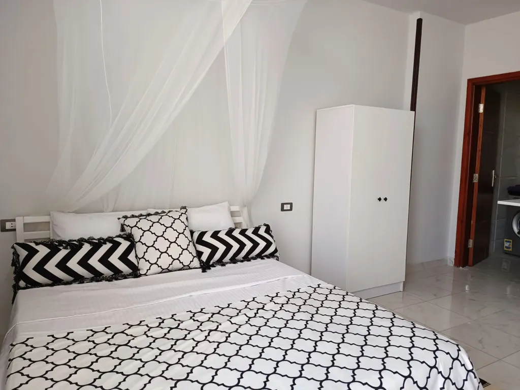 Квартира-студия с собственной террасой в 500м от моря