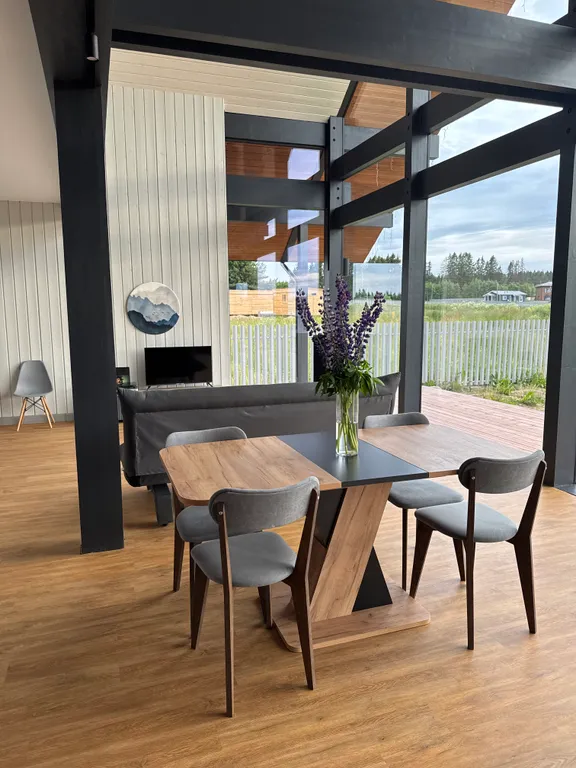 Коттедж Стеклянный дом на берегу Мичуринского озера возле склонов для катания — Мичуринское