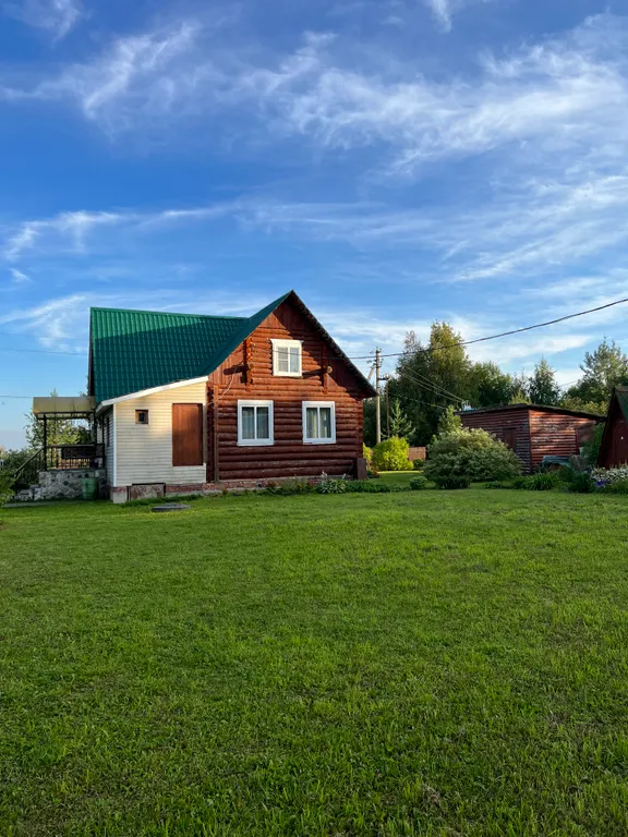 Русский дом с баней на берегу озера