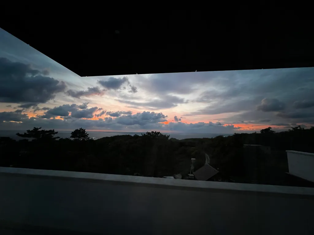 Gide villa посреди леса с видом на море