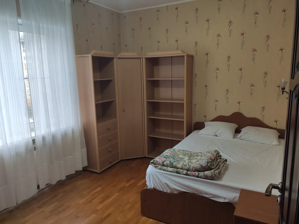 Дом в спальном районе