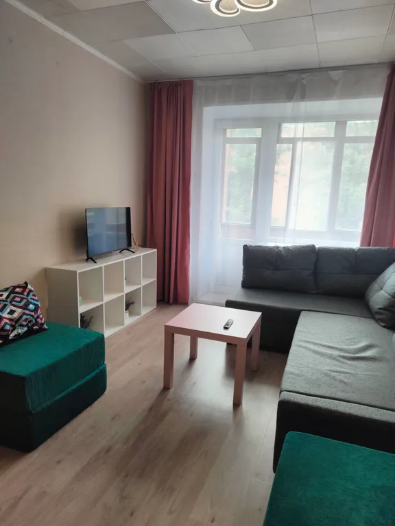 Двухкомнатная квартира около Ольгина пруда в центре Петергофа