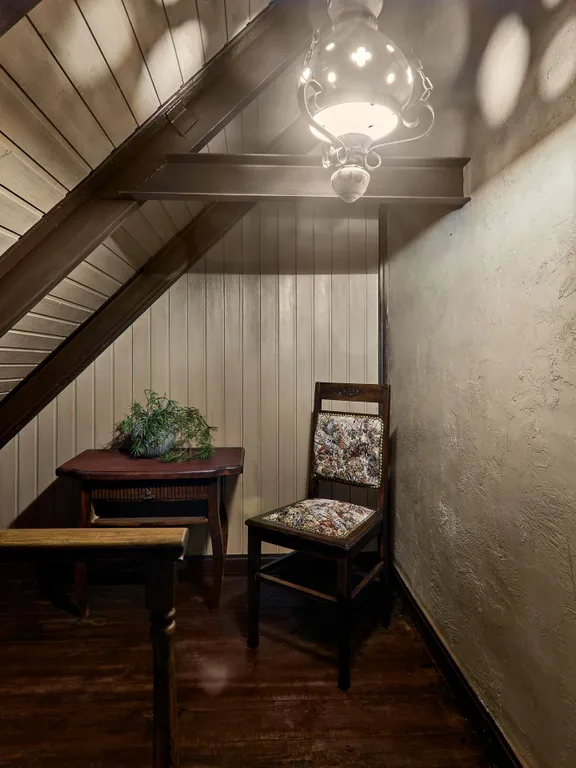 Готический замок Гранат Альдога