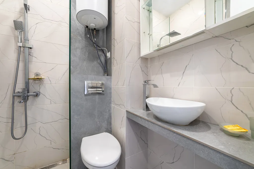 Новая светлая студия с балконом