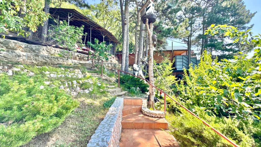 Дом с бассейном в Аутке