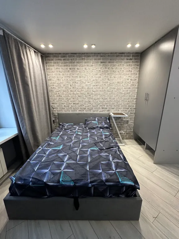 Уютная комната с прекрасным видом на город