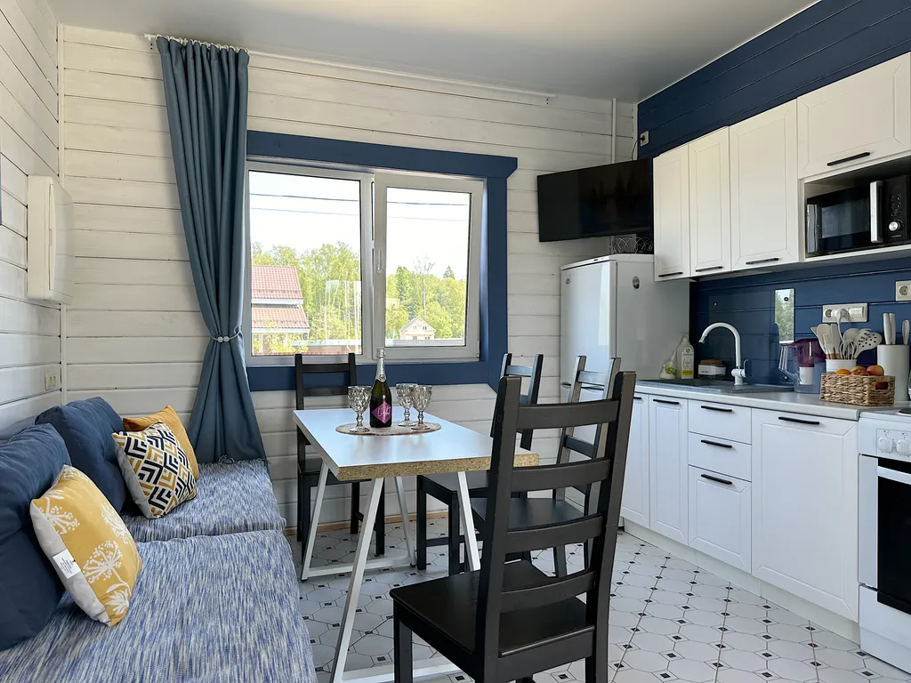 Коттедж с сауной с видом на лес