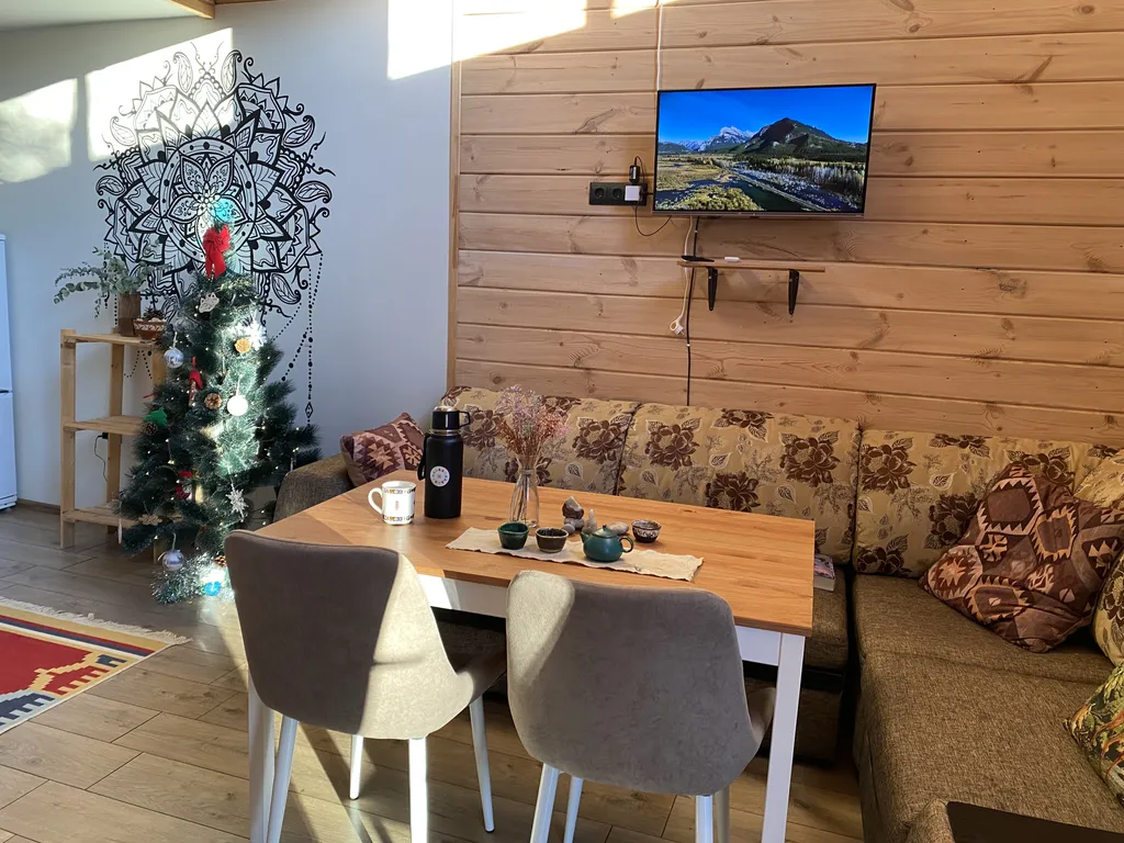 Дом Света с видом на горы в аутентичном пространстве Sunsvet