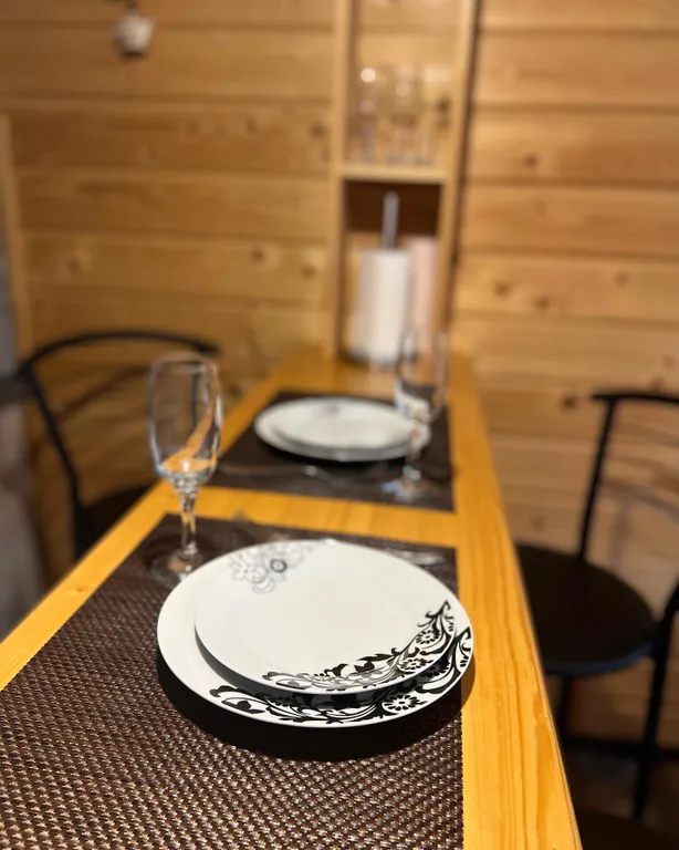 Студия с панорамными окнами и видом на горы