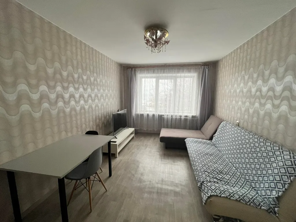 Просторная двухкомнатная с изолированными комнатами и большой кухней