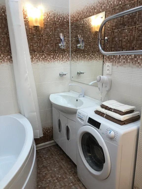 Уютная двушка в хорошем доме возле ЦУМа, рядом с Новогодней Елкой