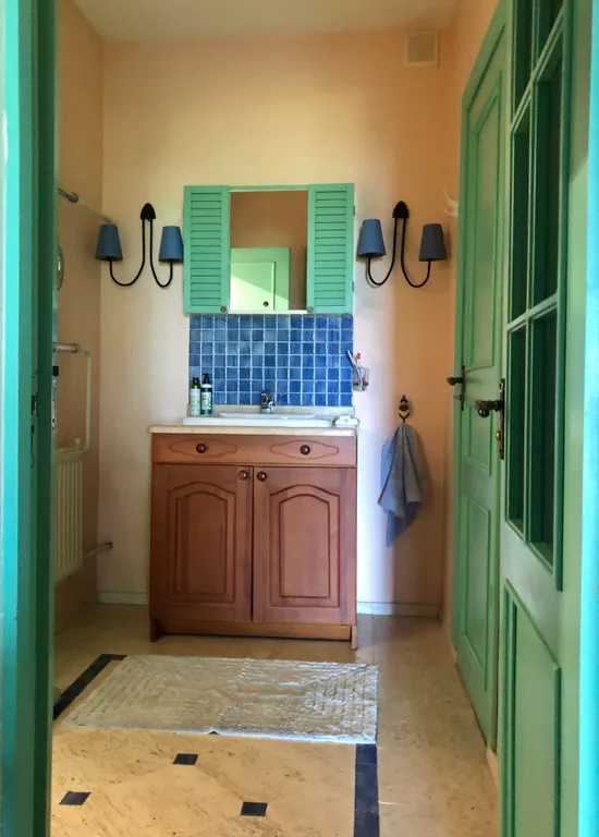 Два дома на море с бассейном и садом