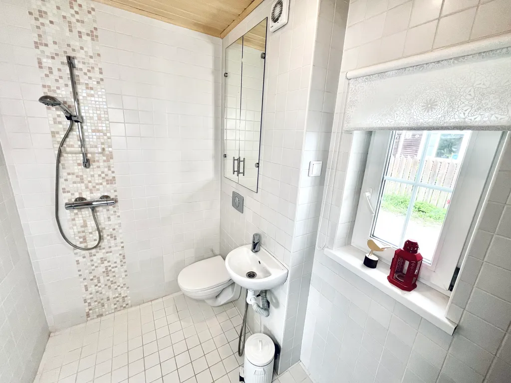 Благоустроенный дом у реки