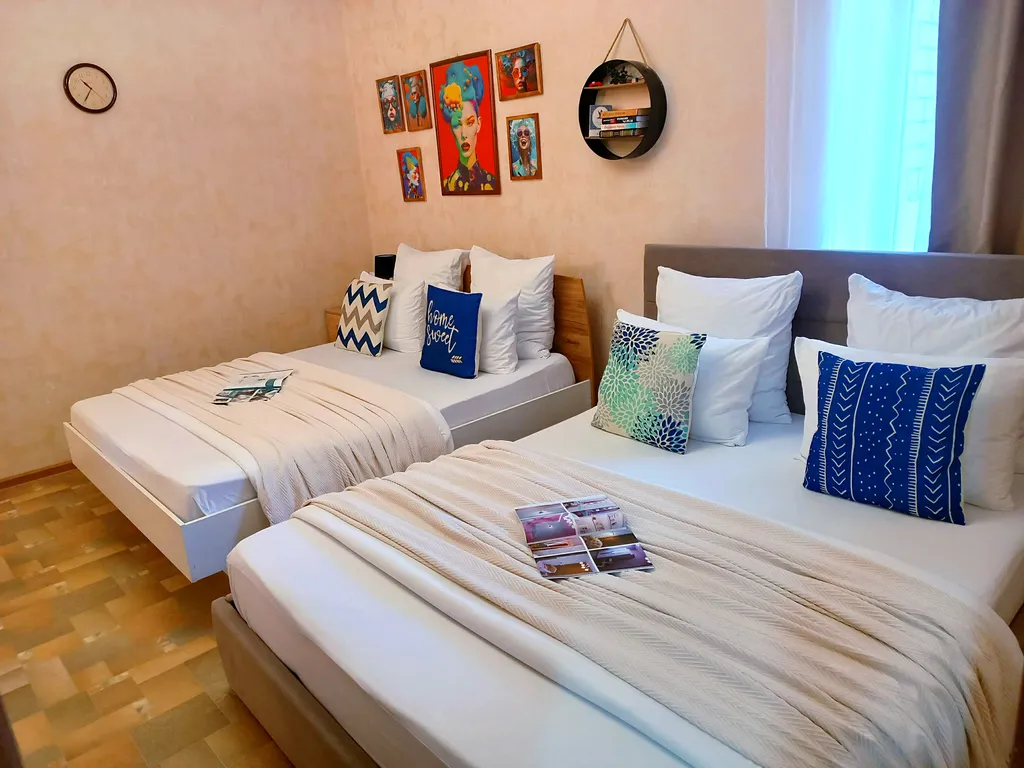 Просторная студия с двумя кроватями