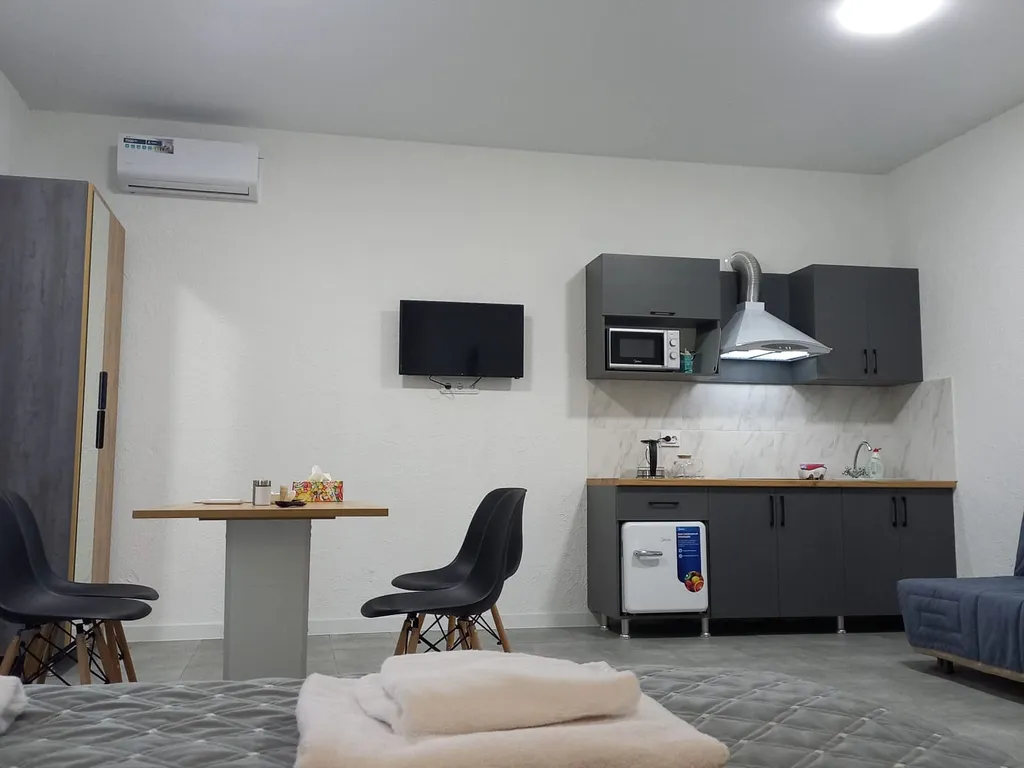 Новые семейные апартаменты, двор, мангал