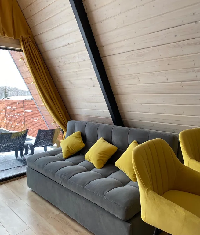 Треугольный дом A-фрейм с панорамными окнами Космос