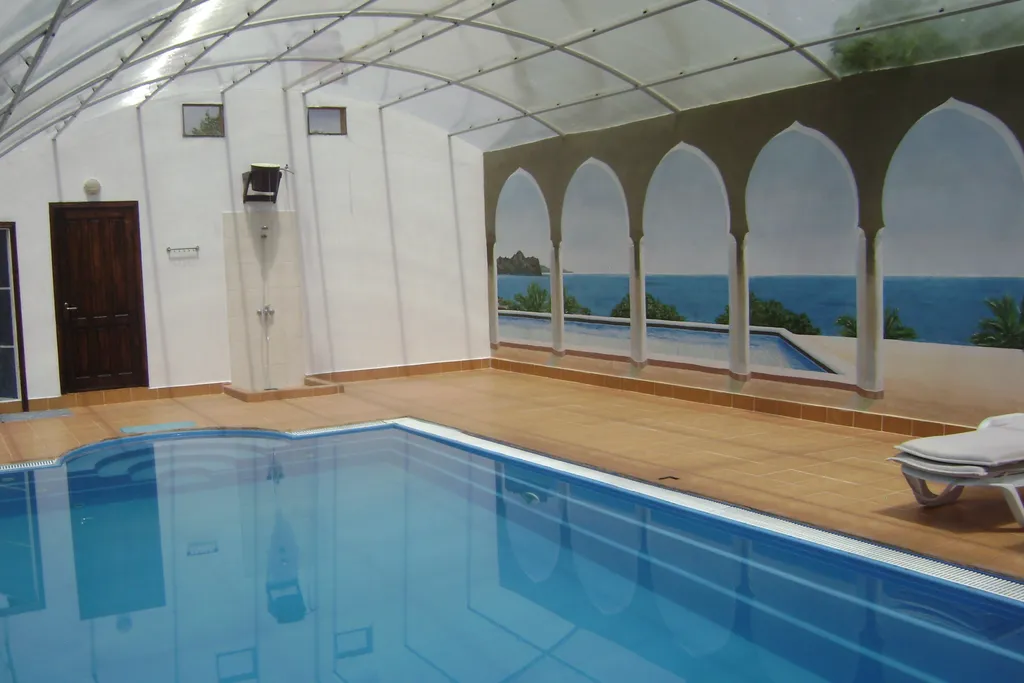 Уютный коттедж с бассейном с морской водой