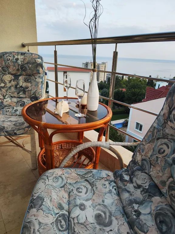 Квартира Апартаменты с видом на море и гору Ай петри — аренда посуточно в Кореиз