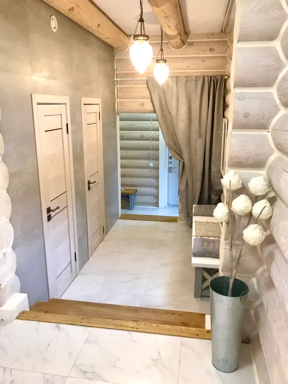 Дом на скале с видом на озеро