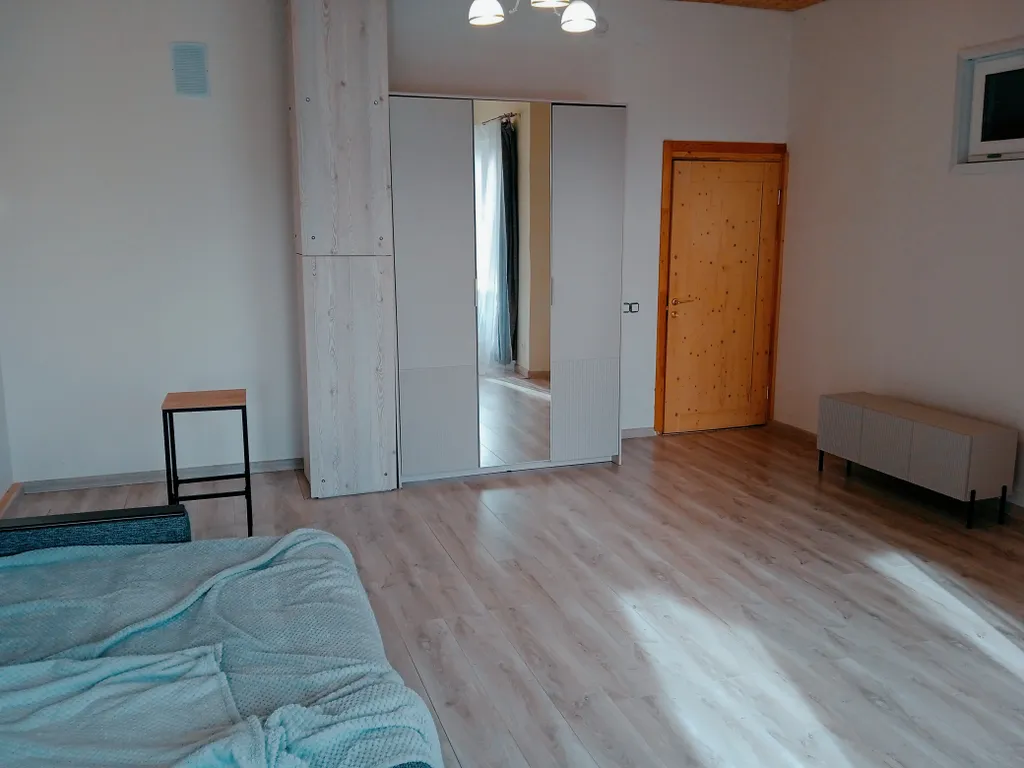 8-комнатный Дом