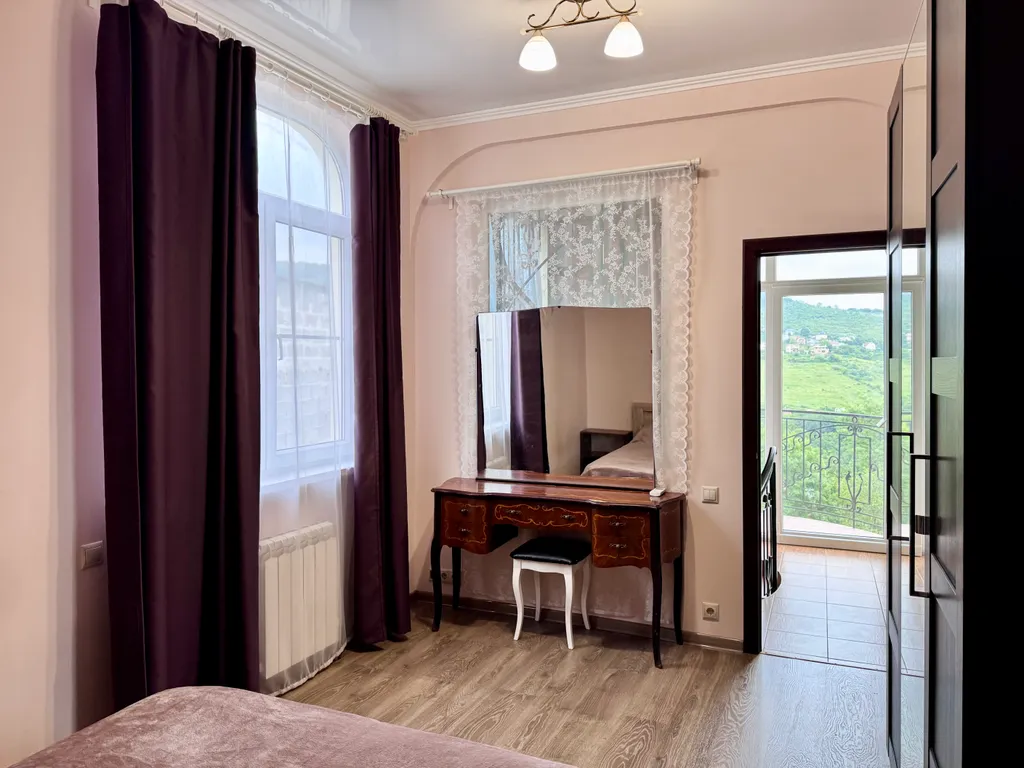 3-этажный дом с садом недалеко от моря