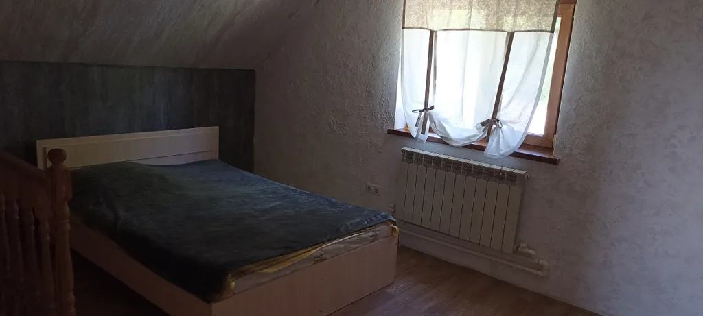 Уютный домик на берегу реки