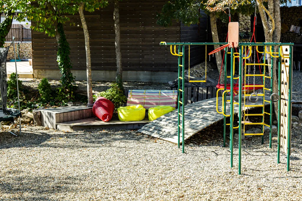 Комфортное проживание в лесу у моря