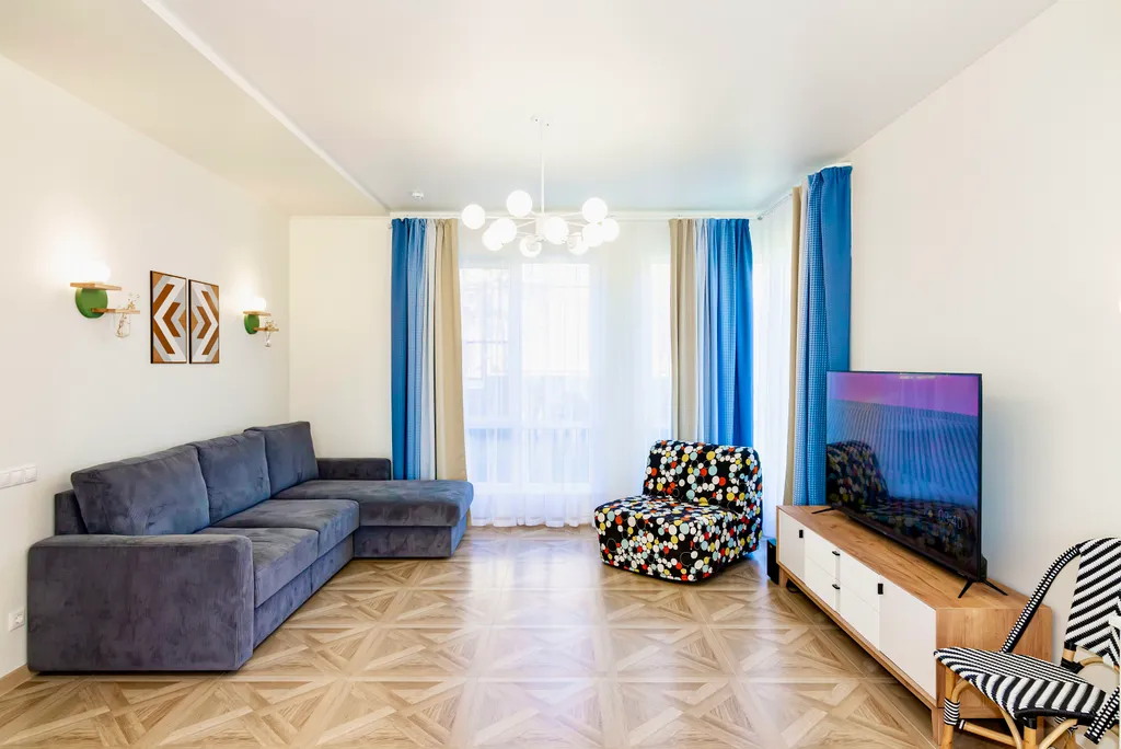 Новый дом с бассейном, сауной и панорамным видом на горы