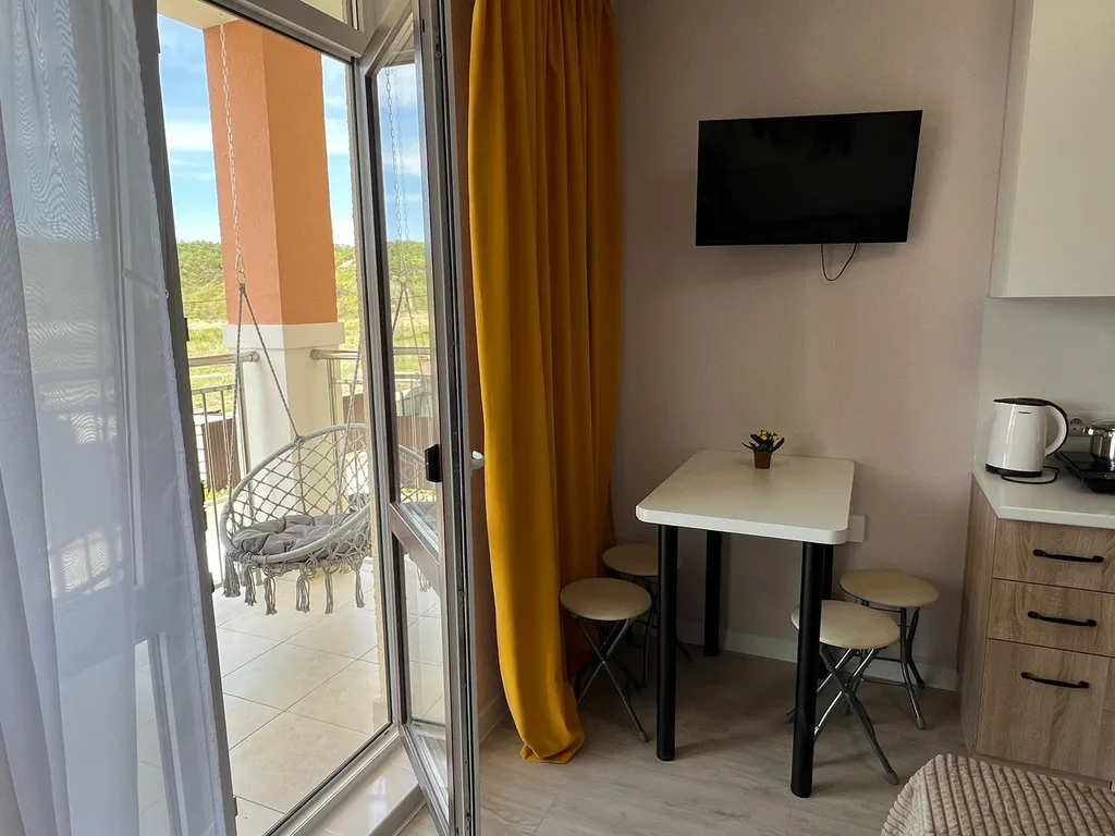 338 Cтудия с бассейном на 4 человека