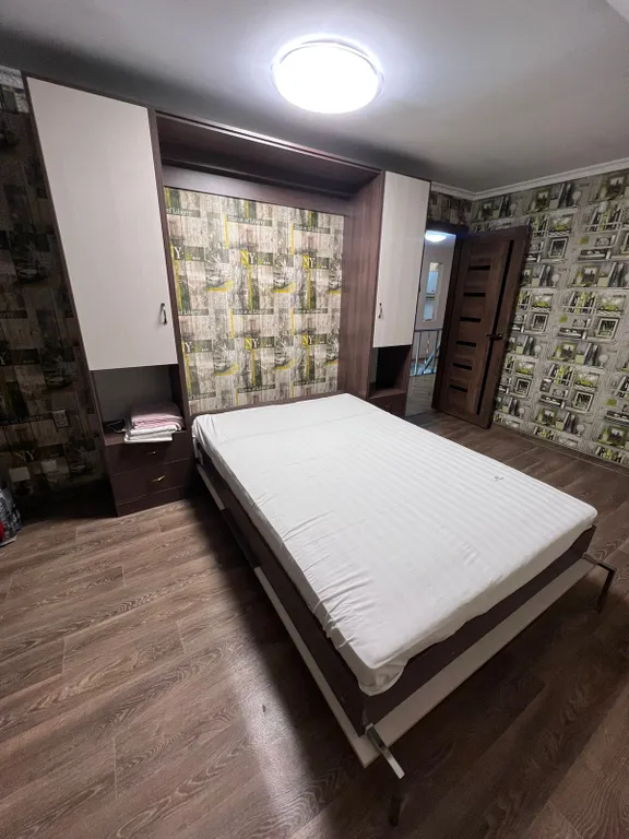 Большой двухэтажный дом