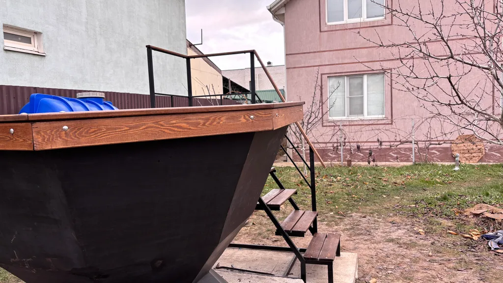 Дом в Анапе с банным чаном для дружной компании в окружении сада