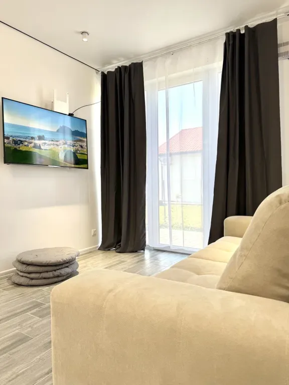 Дом с бассейном в Винной деревне Тамань