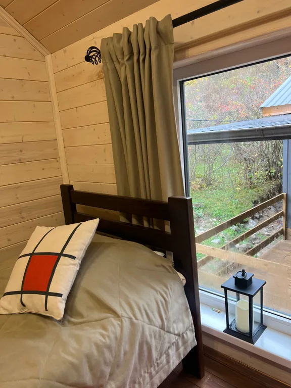 Дом в лесу с видом на горы Барнхаус Барс