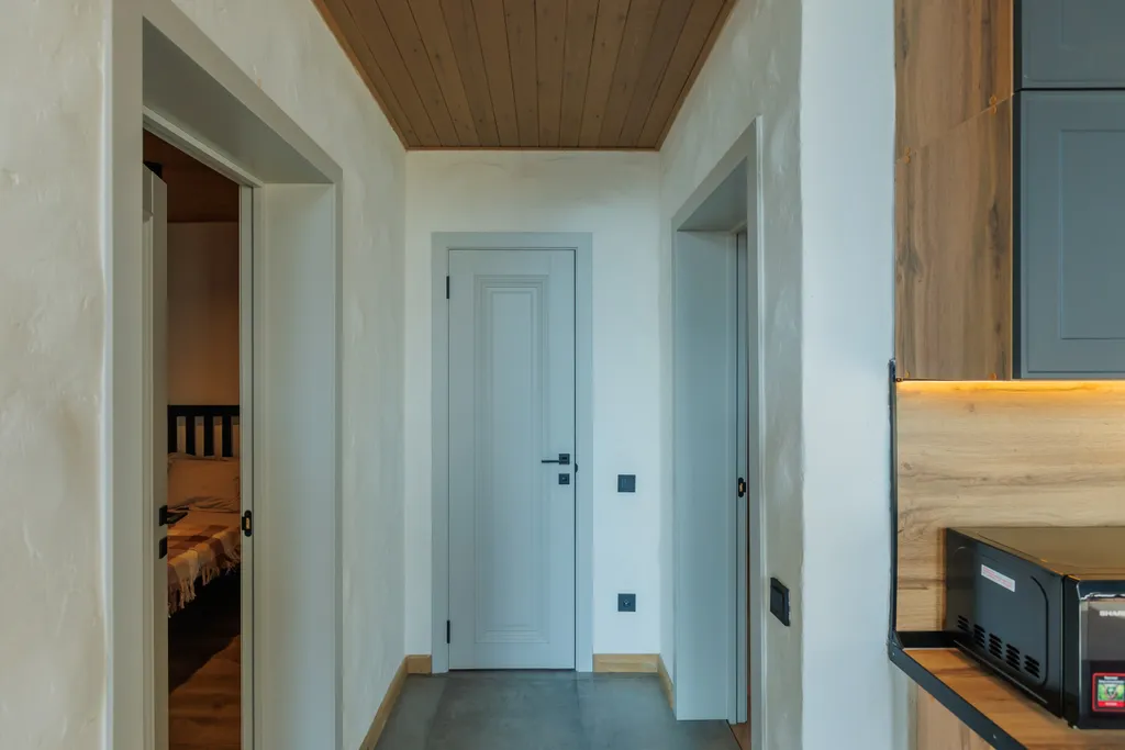 Дом с камином на берегу моря