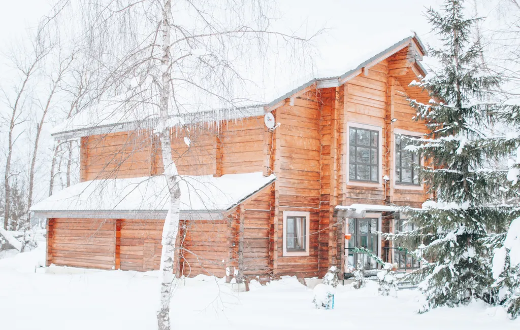 Атмосферный уютный экокоттедж из кедра с прудом