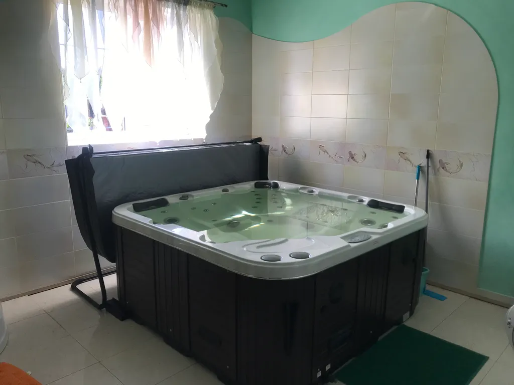 Особняк у моря с баней и бильярдом