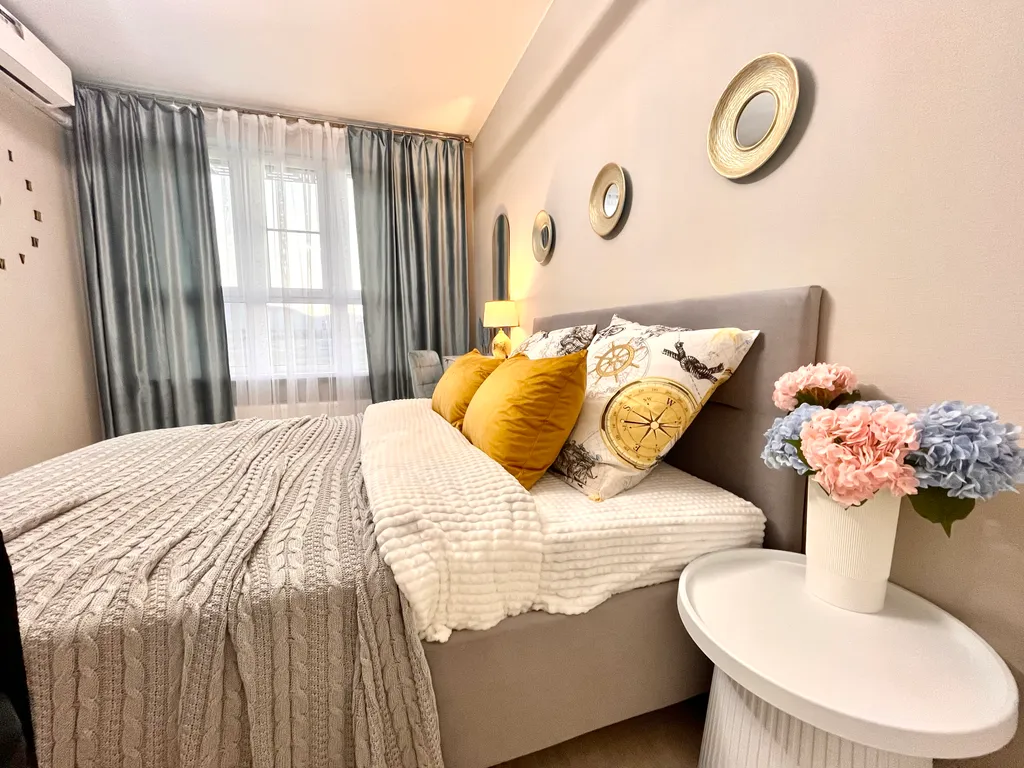 Комфортабельная видовая квартира с дизайнерским ремонтом возле моря