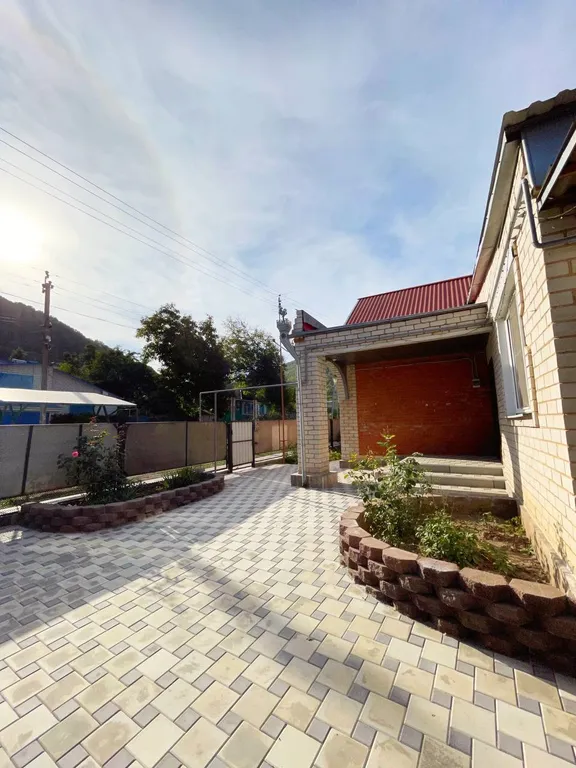 Большой дом с видом на горы