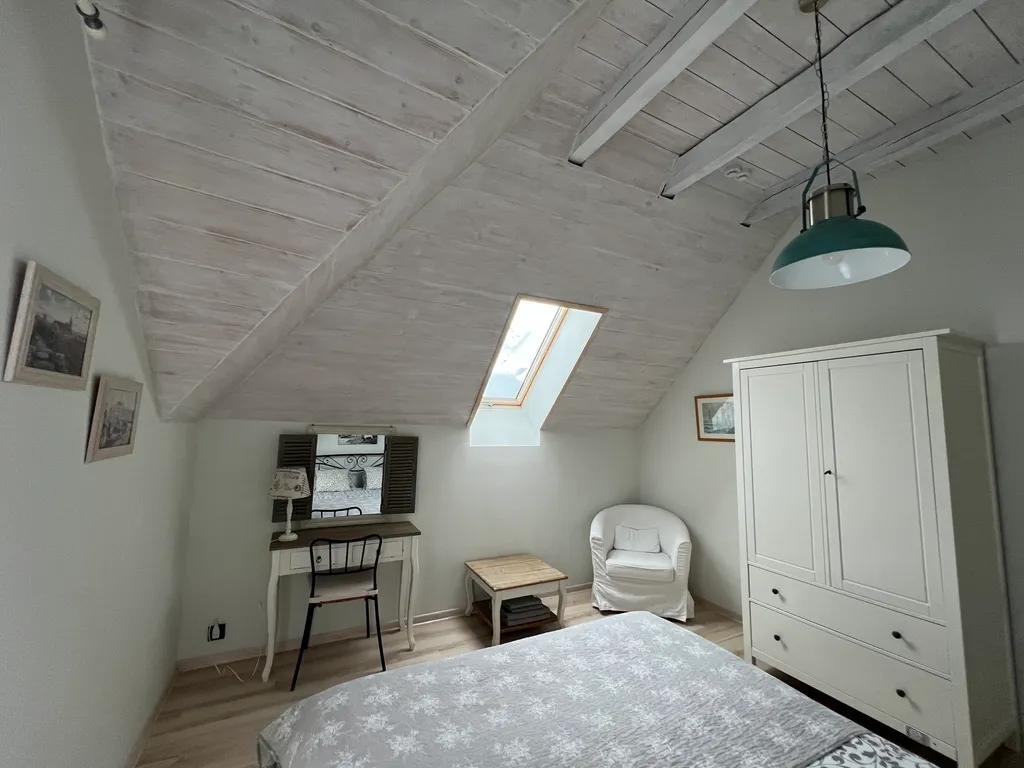 Коттедж с отдельным входом и видом на сад