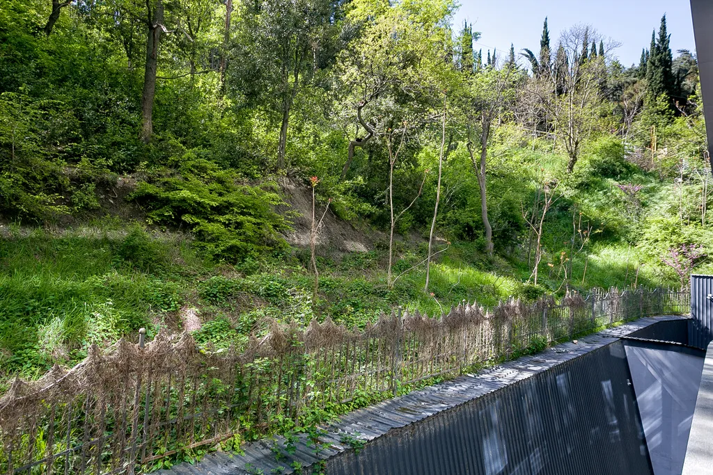 Современная квартира с террасой в приморском парке