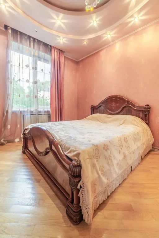 Дом с бассейном и сауной