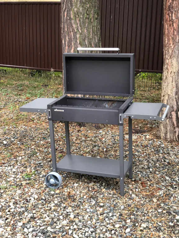 Домик в сосновом бору с видом на горы и лес