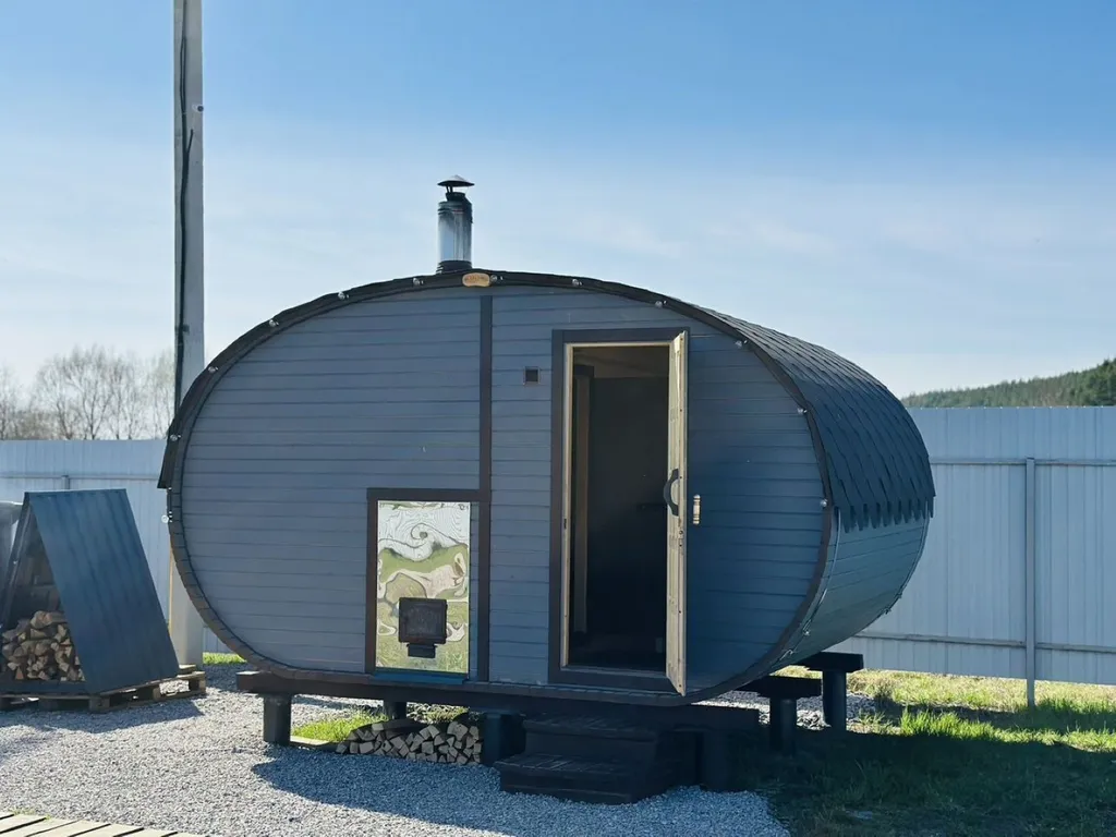 Современный дом с баней и чаном