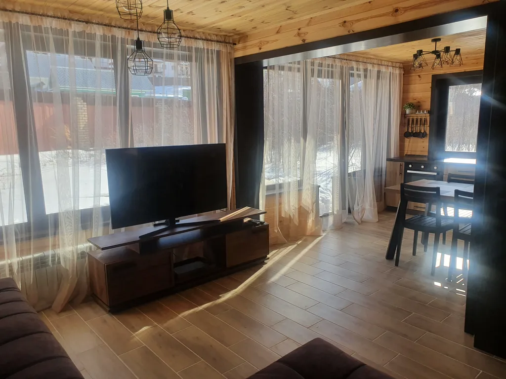 Деревянный большой дом