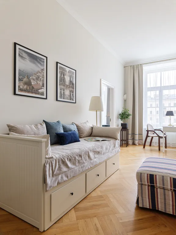 У Невского с видом на Фонтанку