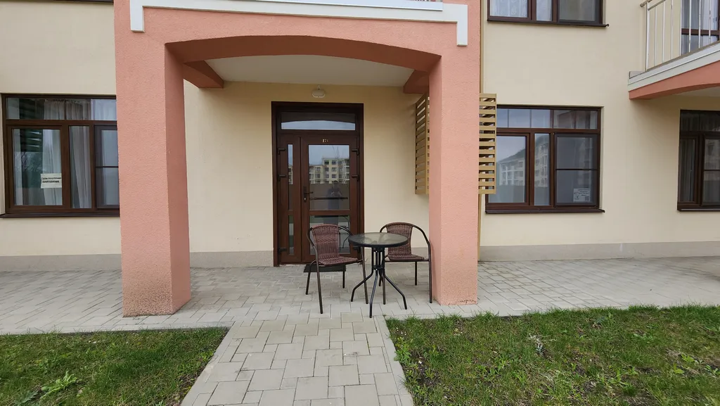 Евродвушка в корпусе с бассейном