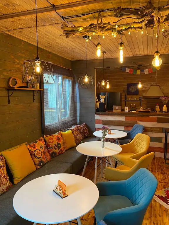 Дом Света с видом на горы в аутентичном пространстве Sunsvet