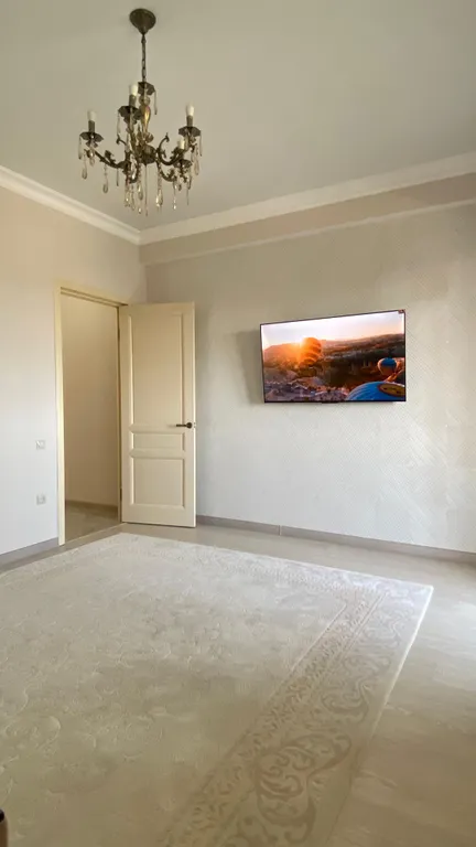 Уютная светлая квартира у моря с красивым видом из окон