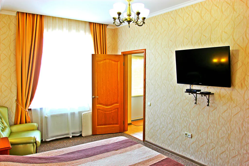 Дом с бассейном