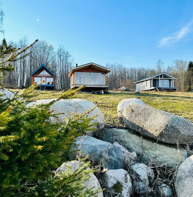 Уютный дом на берегу озера